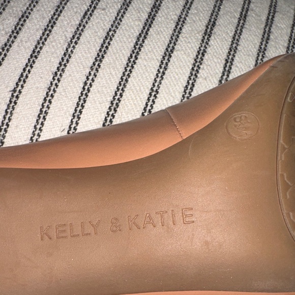Kelly & Katie Tan Pumps - Picture 10 of 10